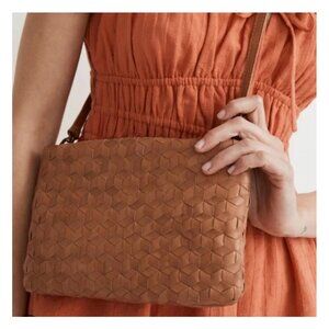 MADEWELL The Puff Crossbody Bag Woven Leather Bag in Desert Camel Tan